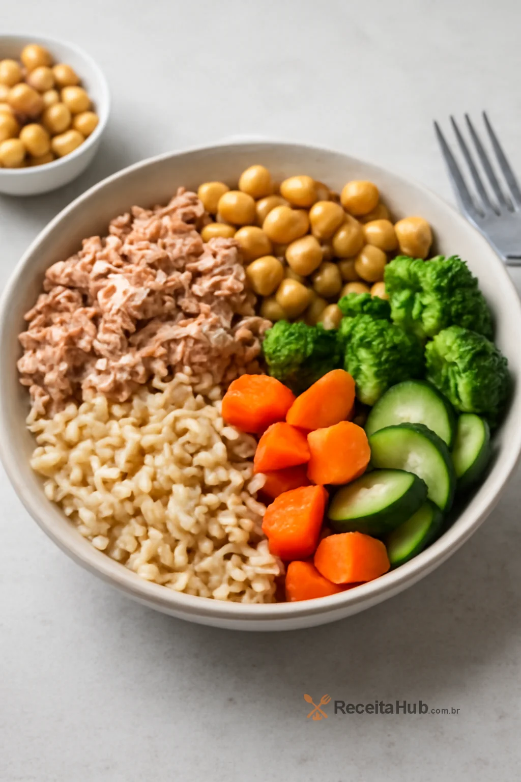 Bowl proteico com arroz integral, atum e grão-de-bico | ReceitaHub